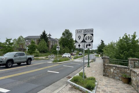 ‘Crisis out here’: Loudoun Co. residents say commuters cutting through neighborhoods causes safety issues