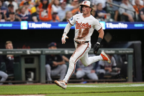 Henderson drives in four runs in extra innings and Orioles beat Rangers 10-6 in 11