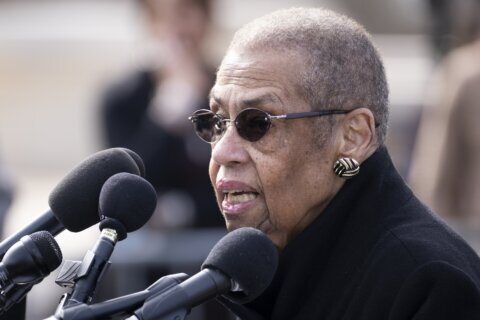 DC Del. Eleanor Holmes Norton calls for new restrictions on military helicopters near Reagan National