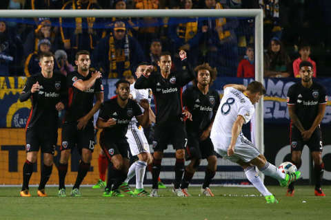 Brian Gutiérrez scores twice and Chicago blasts Charlotte 4-1 in MLS