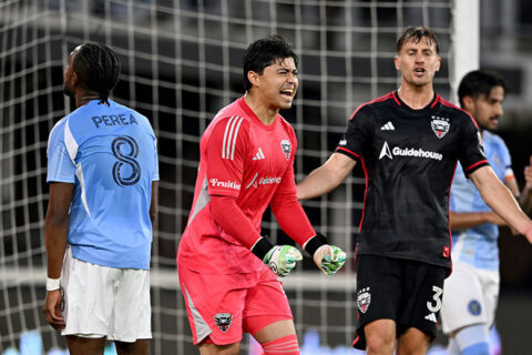Barraza has five saves to help D.C. United earn point in scoreless draw against Nashville SC