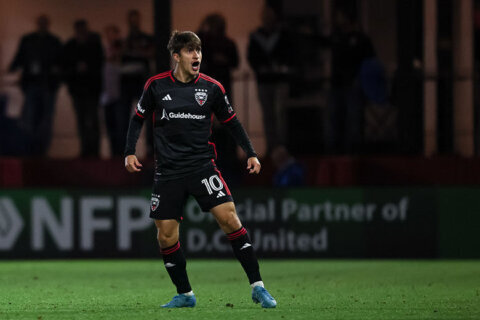 DC United, New England withstand each other in furious ending for 1-1 draw