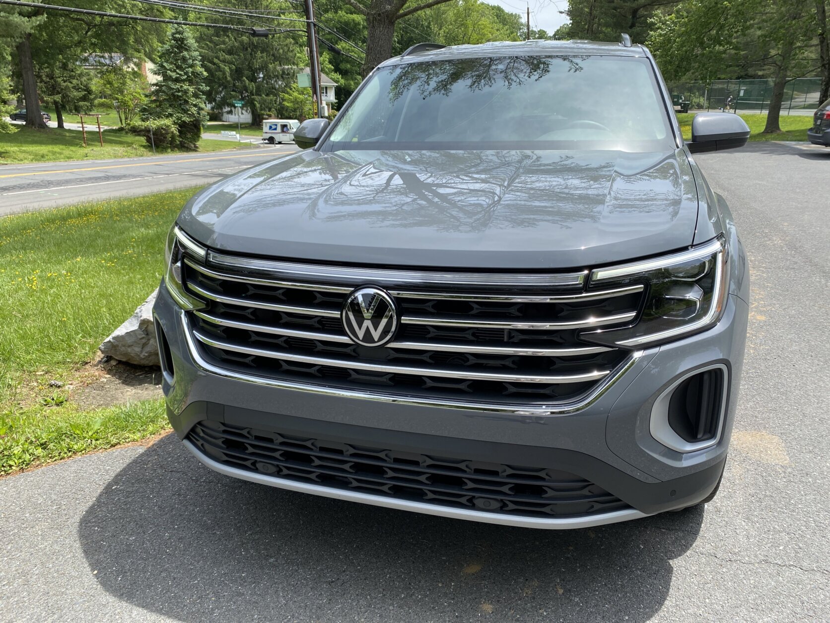 This Volkswagen Atlas looks a lot like the Toyota Grand Highlander.